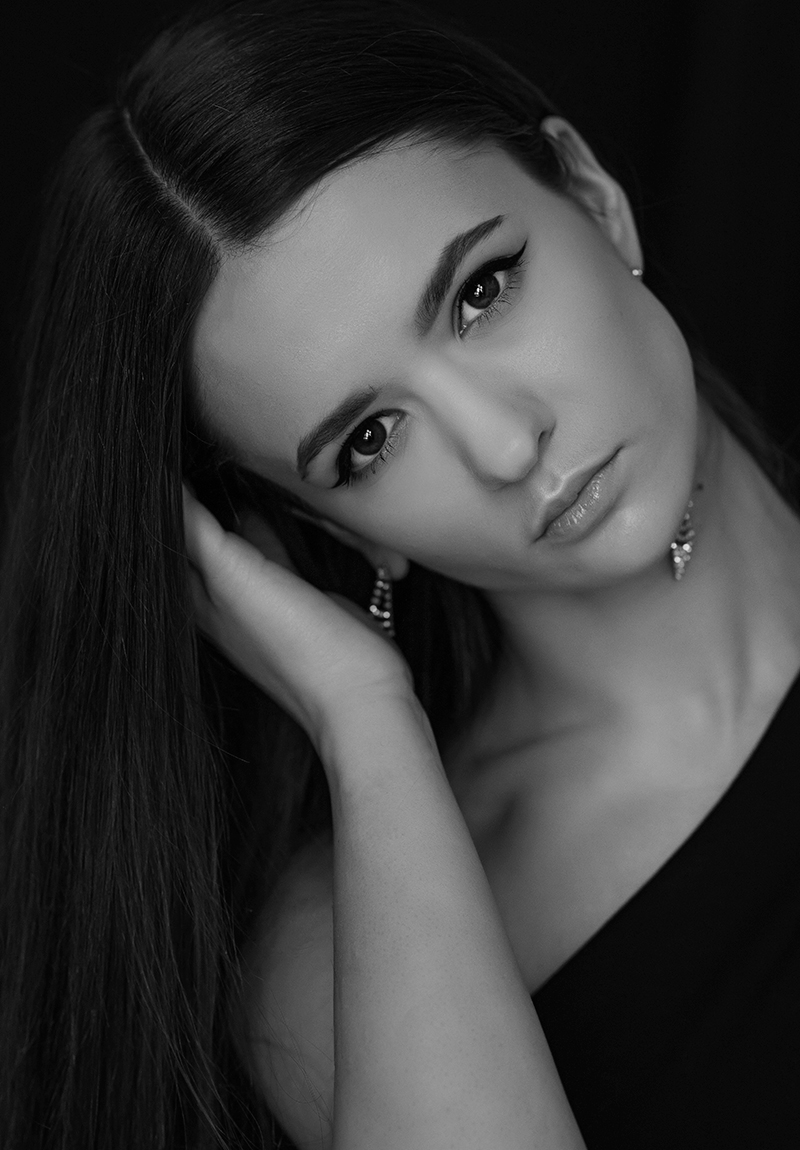 Локаничная-фотосессия-в-студии-с-Лизой